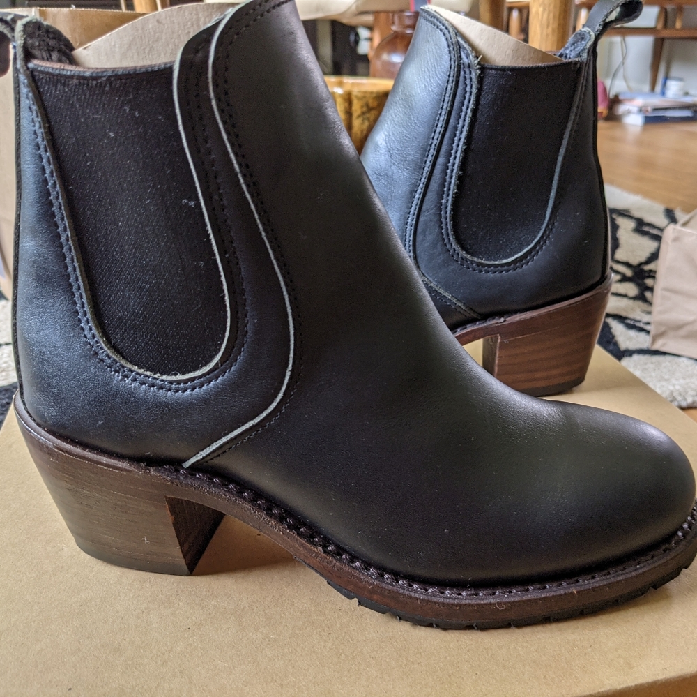 New In Box Red Wing Harriet Shoes